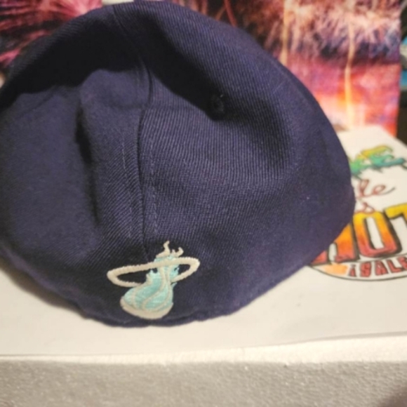 🔥🏀 Miami Heat Logo New Era, 59Fifty, 7 3/8", Royal purple with blue 🏀🔥 - Picture 3 of 5